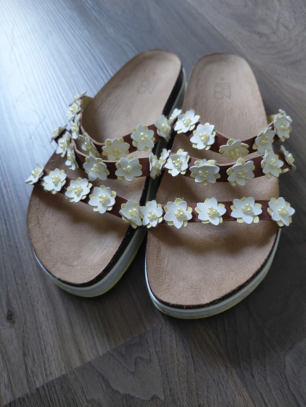 Floral White Strappy Slide Sandals - Women - Picture 4 of 9
